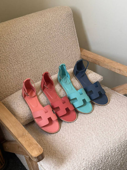 Hermes 🖤
✨ 𝐀𝐯𝐚𝐢𝐥𝐚𝐛𝐥𝐞 𝐍𝐨𝐰
✨ 𝐒𝐢𝐳𝐞𝐬: 𝟑𝟔 — 𝟒𝟏
450 dhs💓

Zain298
♥️♥️♥️