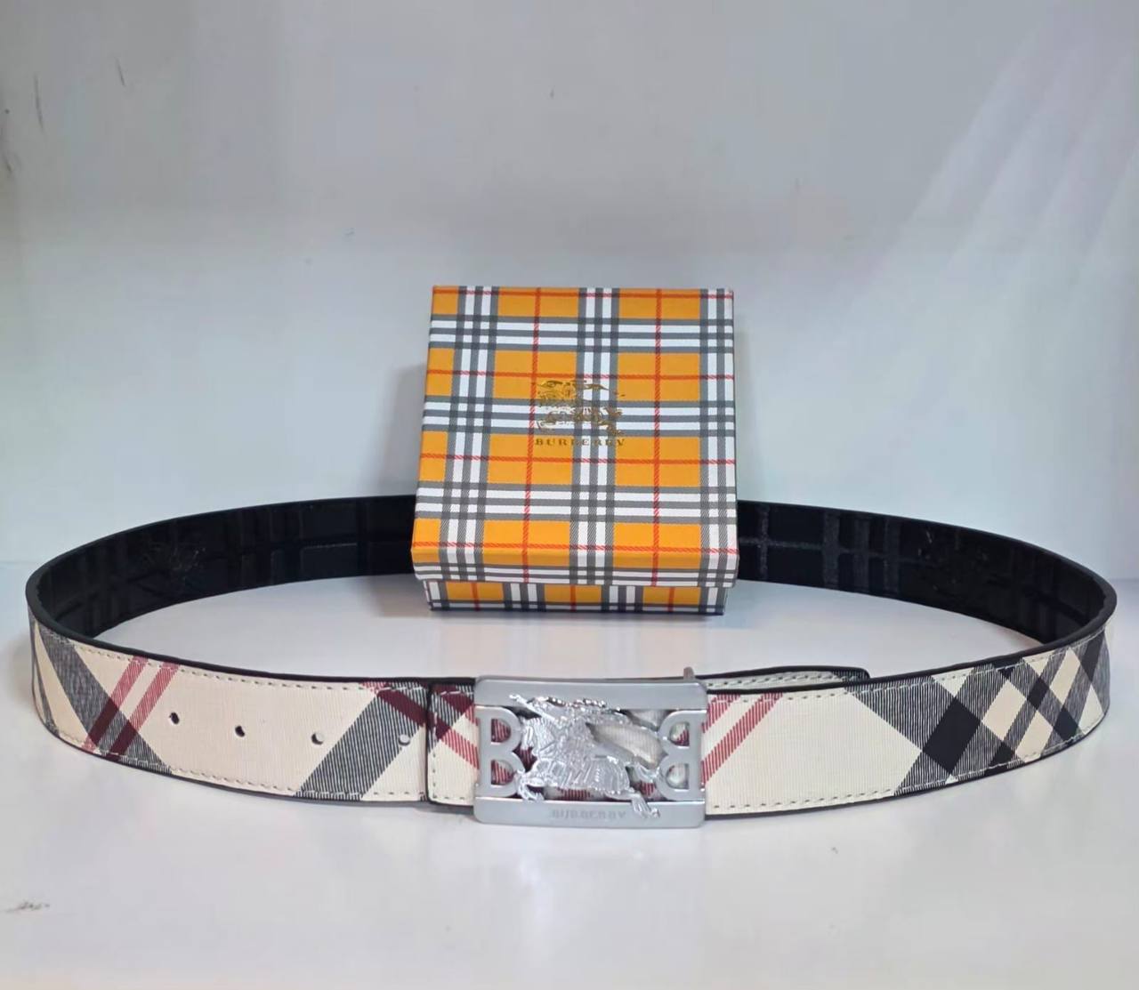 Mens belts 
with box
35 dhs💛

Zain232
♥️♥️♥️