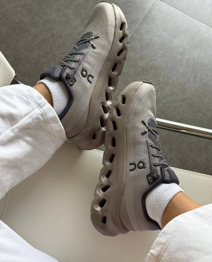 On Cloudtilt Cinder Eclipse，
Size 36-45 ，
230 dhs🌺

Zain18
♥️♥️♥️
