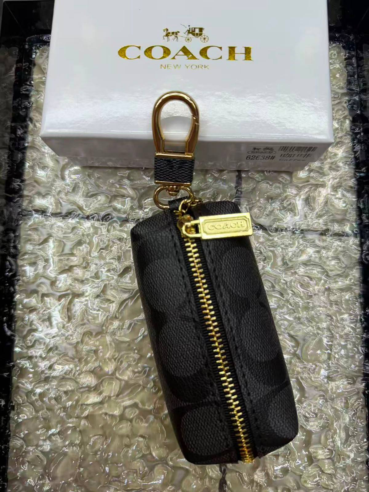 keychain
with box 
35 dhs🇦🇪🇦🇪

Zain04
♥️♥️♥️