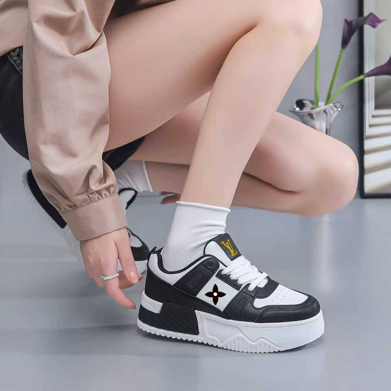 LV
Size 36to41
75 dhs🇦🇪🇦🇪

Zain163
♥️♥️♥️