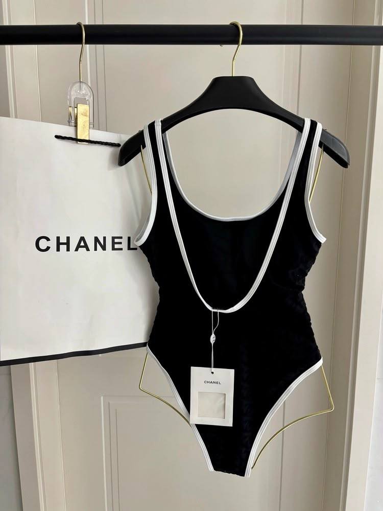 CHANEL
Women’s Swimsuit
Master Quality 
SMLXL
280 dhs✅

Zain276
♥️♥️♥️