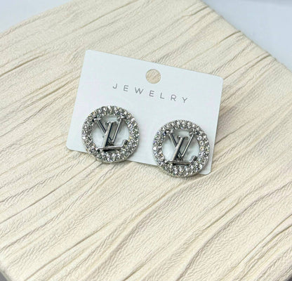Earring 🦋 Stainless steel 💯 Good quality 🍁

 With black boxes 📦 
20 dhs🇦🇪🇦🇪🇦🇪


With normal box 🗃️

 And paper bag 🛍️ 

30 dhs🇦🇪🇦🇪

Zain216
♥️♥️♥️