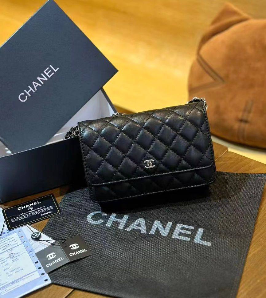 CHANEL

 NEW CAME 

GOOD QUALITY 

WITH BOX 

90 DHS🇦🇪🇦🇪🇦🇪

Zain295
♥️♥️♥️