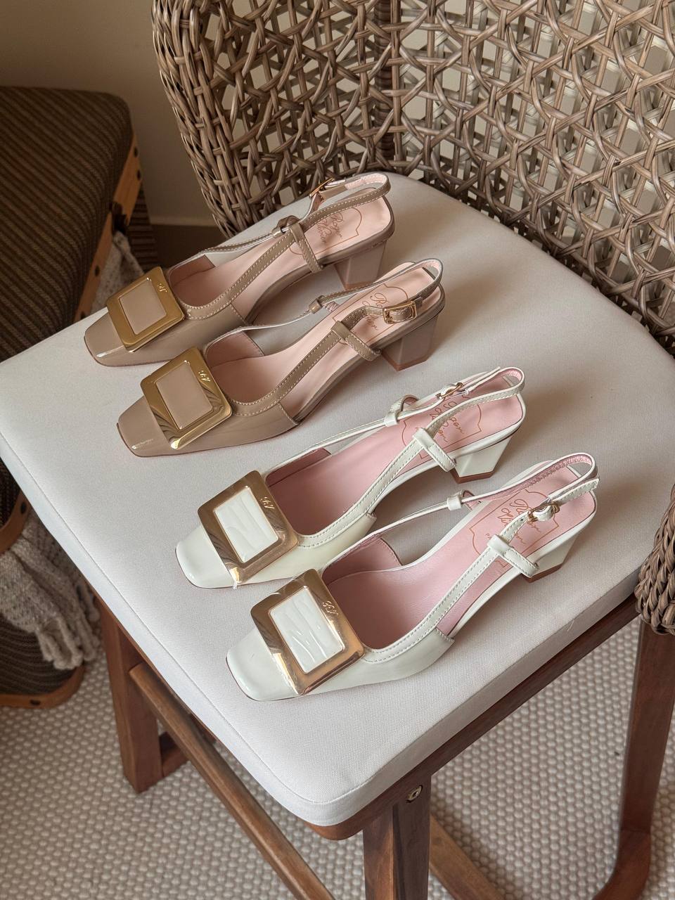 Roger Vivier
✨ New Collection
👠 36–41
💎 Premium Quality
🔥 Super Master
450 dhs💓

Zain198
♥️♥️♥️