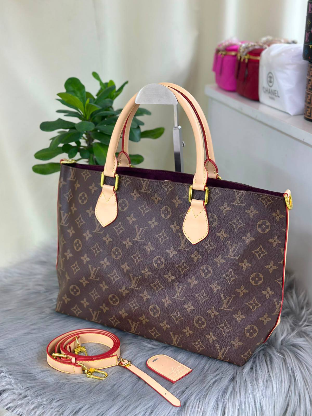 LV
SIZE……….    36cm
110 dhs✅

Zain244
♥️♥️♥️