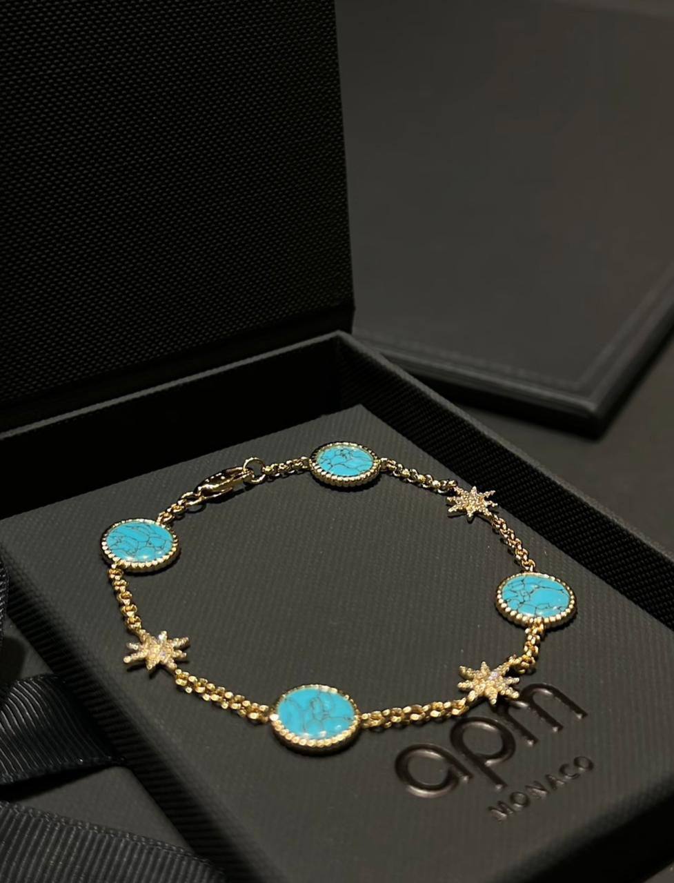 Apm SET ❤️‍🔥*
Necklace 🍁
Earring🔥
Bracelet 🌸
With normal boxes 📦 
200 dhs🪙🌨️
With master box 🗃️ 
220 dhs🪙🌨️

Zain216
♥️♥️♥️