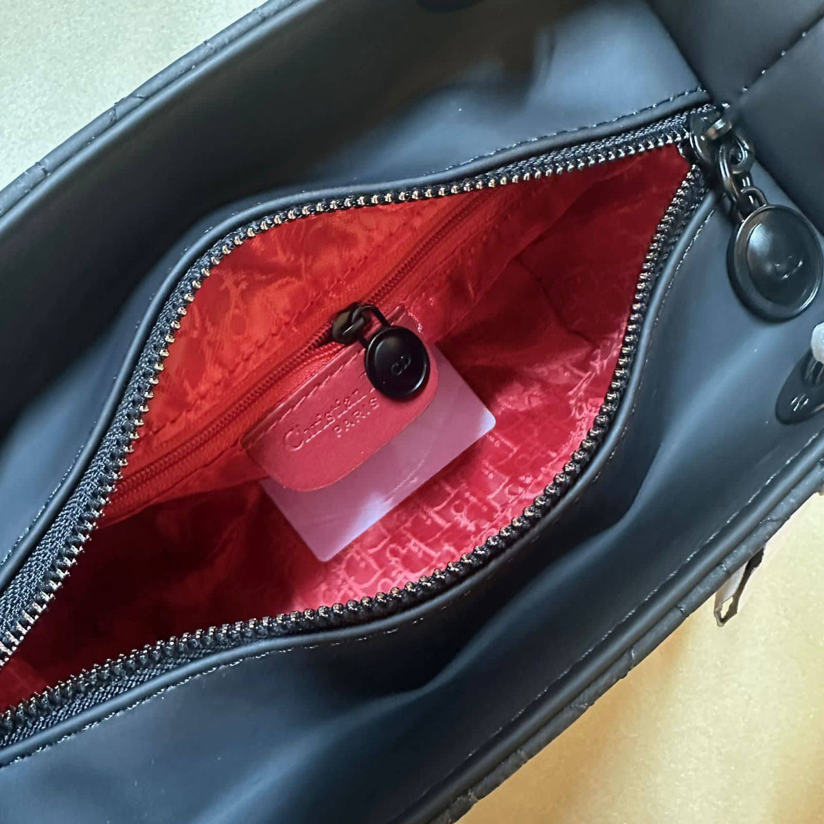 DIOR 

NEW CAME 

GOOD QUALITY 
115 dhs🇦🇪🇦🇪

SIZE: 24cm

Zain295
Zain17
♥️♥️♥️