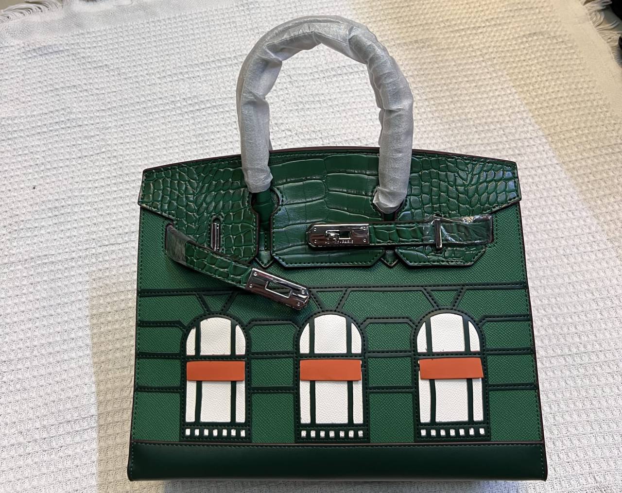 Hermes
105 dhs✅
size 30cm

Zain26
♥️♥️♥️