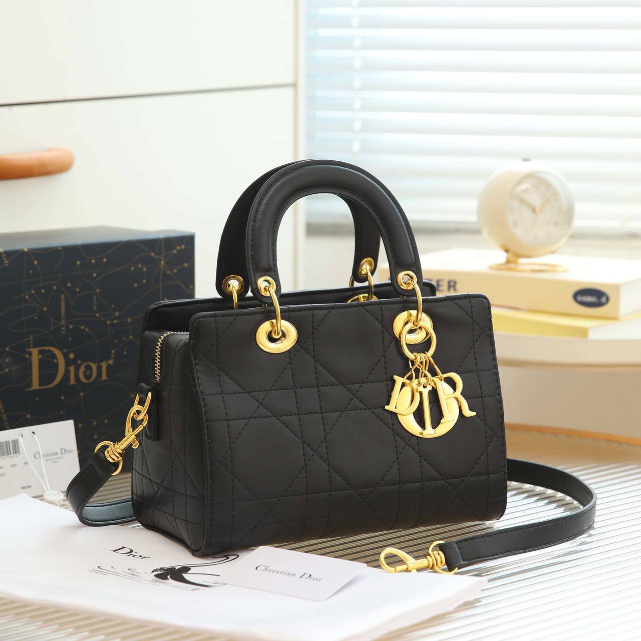 Dior
Best quality
With box’s
🎁🎁🎁

115 dhs🇦🇪
size 24cm

Zain158
♥️♥️♥️