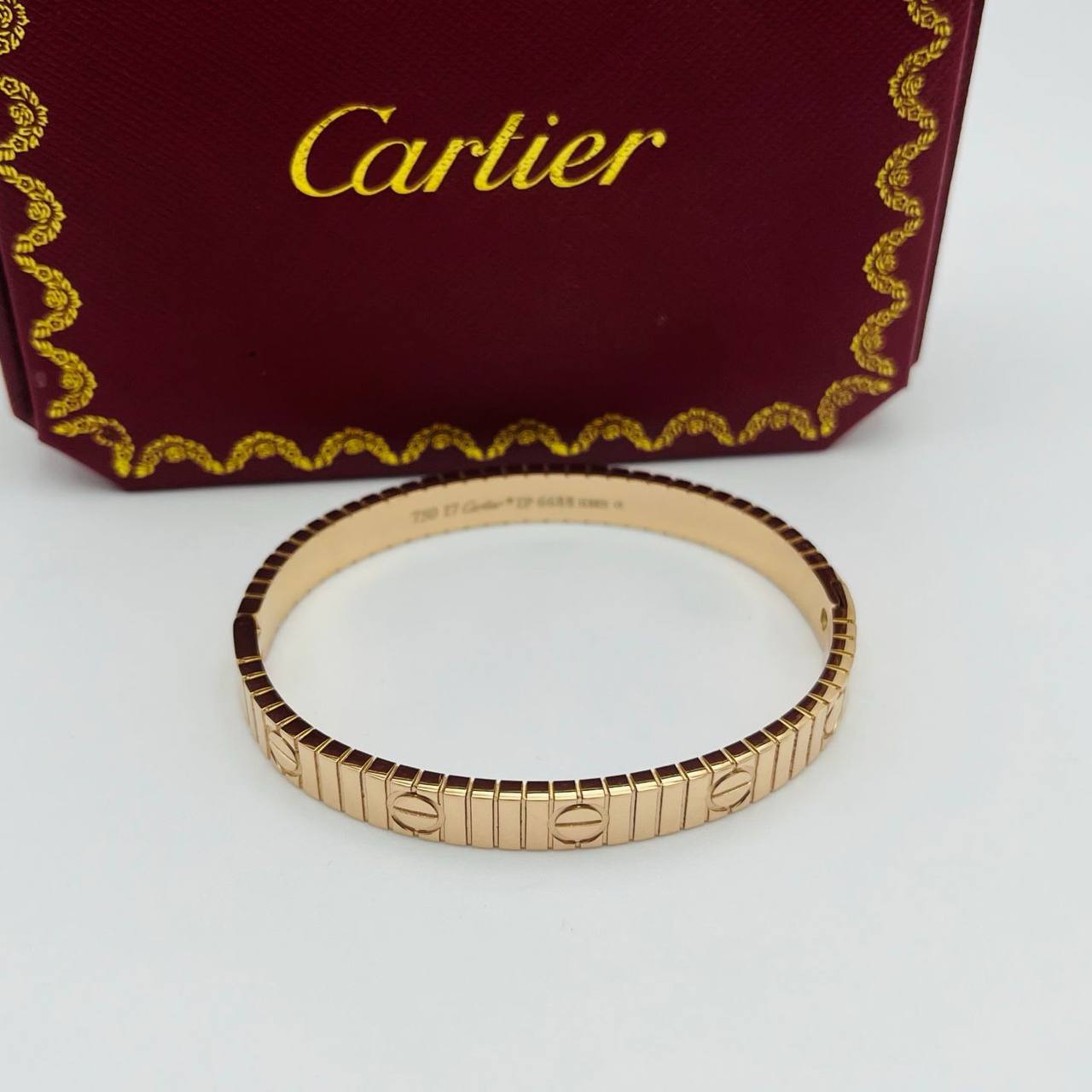 Newl arrival hot moving 
🔥🔥🔥 Cartier stainless steel 18k gold plated Bangle 🔥🔥🔥 
35 dhs🪙🌨️
45 dhs🪙🌨️
with Cartier box and paper bag 
Only size 17 available!!!

Zain243
♥️♥️♥️