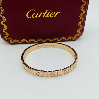 Newl arrival hot moving 
🔥🔥🔥 Cartier stainless steel 18k gold plated Bangle 🔥🔥🔥 
35 dhs🪙🌨️
45 dhs🪙🌨️
with Cartier box and paper bag 
Only size 17 available!!!

Zain243
♥️♥️♥️