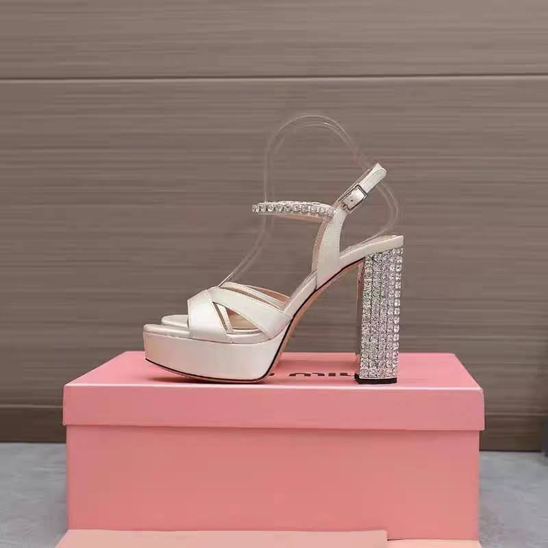 Miu heels

150 dhs 
36-41

Zain145
♥️♥️♥️