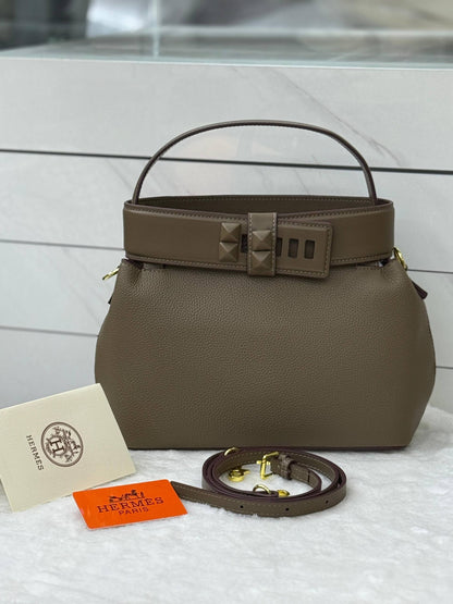 HERMES NEW 💫
GOOD QUALITY 💯
SIZE ( 28CM)
95 dhs❣️

Zain28
♥️♥️♥️