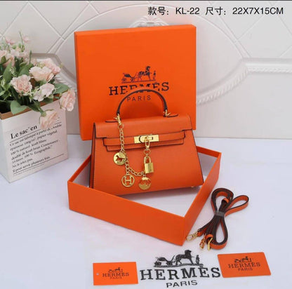 Hermes 
Good Quality 
Double Belt with chain 

With Box 🎁🎁🎁

95 dhs❣️

Zain250
♥️♥️♥️