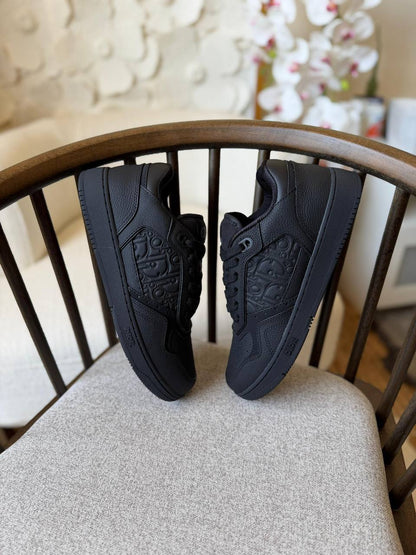 DIOR 
*AAA quality*
*size:40 to 46*
450 dhs✅

Zain185
♥️♥️♥️