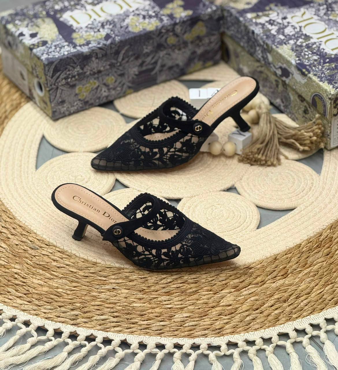 Dior 
🧨. Size 36 to 41 
150 dhs🇦🇪🇦🇪

Zain80
♥️♥️♥️