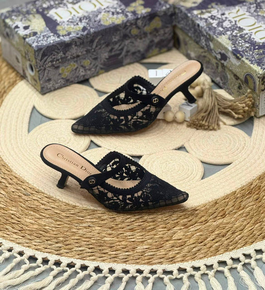Dior 
🧨. Size 36 to 41 
150 dhs🇦🇪🇦🇪

Zain80
♥️♥️♥️