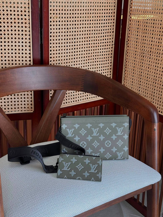 LV
*CROSS BODY*
750 dhs🇦🇪🇦🇪
*AVAILABLE NOW*🦁

Zain284
♥️♥️♥️
