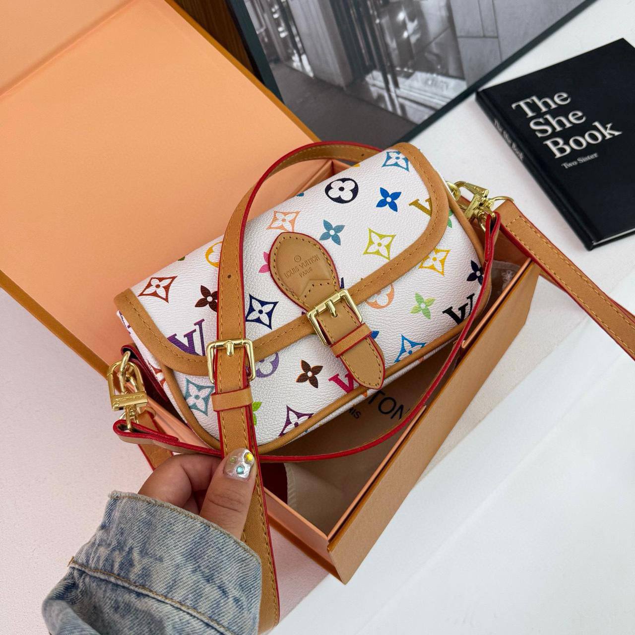 LV
70 dhs✅

With box
🎁🎁🎁

Zain219
♥️♥️♥️