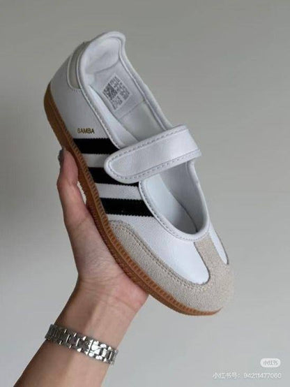 Adidas
Size 36-40 
Good quality 
100 dhs🌺

Zain138
♥️♥️♥️