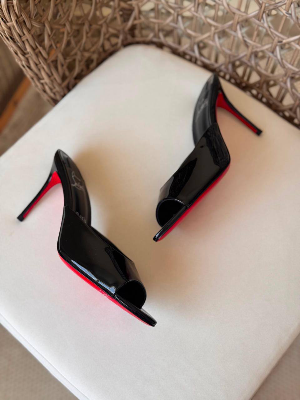 CHRISTIAN LOUBOUTIN
Size: 36 to 41
Super master quality ❤️‍🔥
450 dhs✅

Zain198
♥️♥️♥️