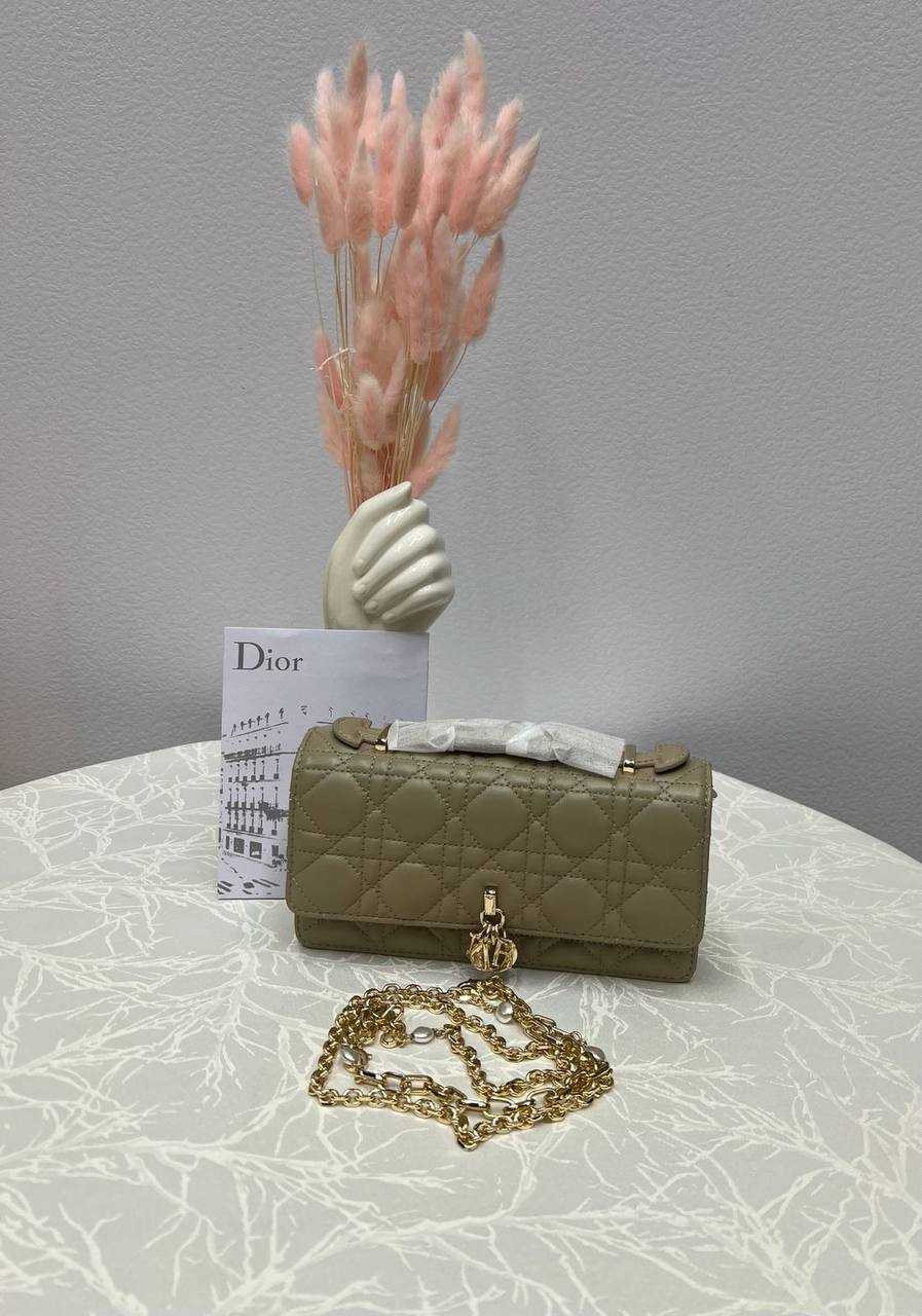 Dior 💕💕✨
Super master quality 🔥🔥
Available ✨💕💕
With full packing 📦🎀
For Price 👇 WhatsApp✅
0568585901 
0507557372
0552275751 Owner Zain 👌

Zain252
♥️♥️♥️