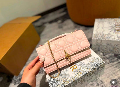 Dior
105 dhs🇦🇪🇦🇪
good-quality with box

Zain35
♥️♥️♥️