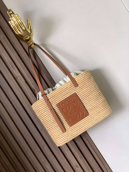 Loewe 
super master quality 
new collection ❤️
Available ✨💕
With full packing 📦
For Price 👇 WhatsApp✅
0568585901 
0507557372
0552275751 Owner Zain 👌

Zain252
♥️♥️♥️