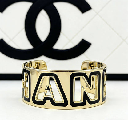 CHANEL BANGLE
MASTER

100 dhs🇦🇪🇦🇪

WITH BOX AND PAPER BAG🛍️🎁

Zain89
♥️♥️♥️