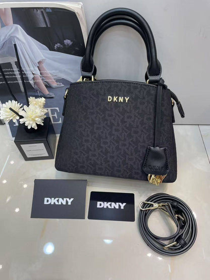 Dkny

size：22cm
100 dhs🇦🇪🇦🇪🇦🇪

Good-quality 
with box

Zain35
♥️♥️♥️