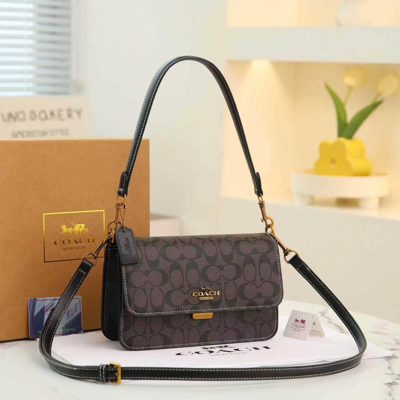 Coach

Best quality

With box’s

110 dhs🇦🇪🇦🇪🇦🇪

size 24cm

Zain158
♥️♥️♥️