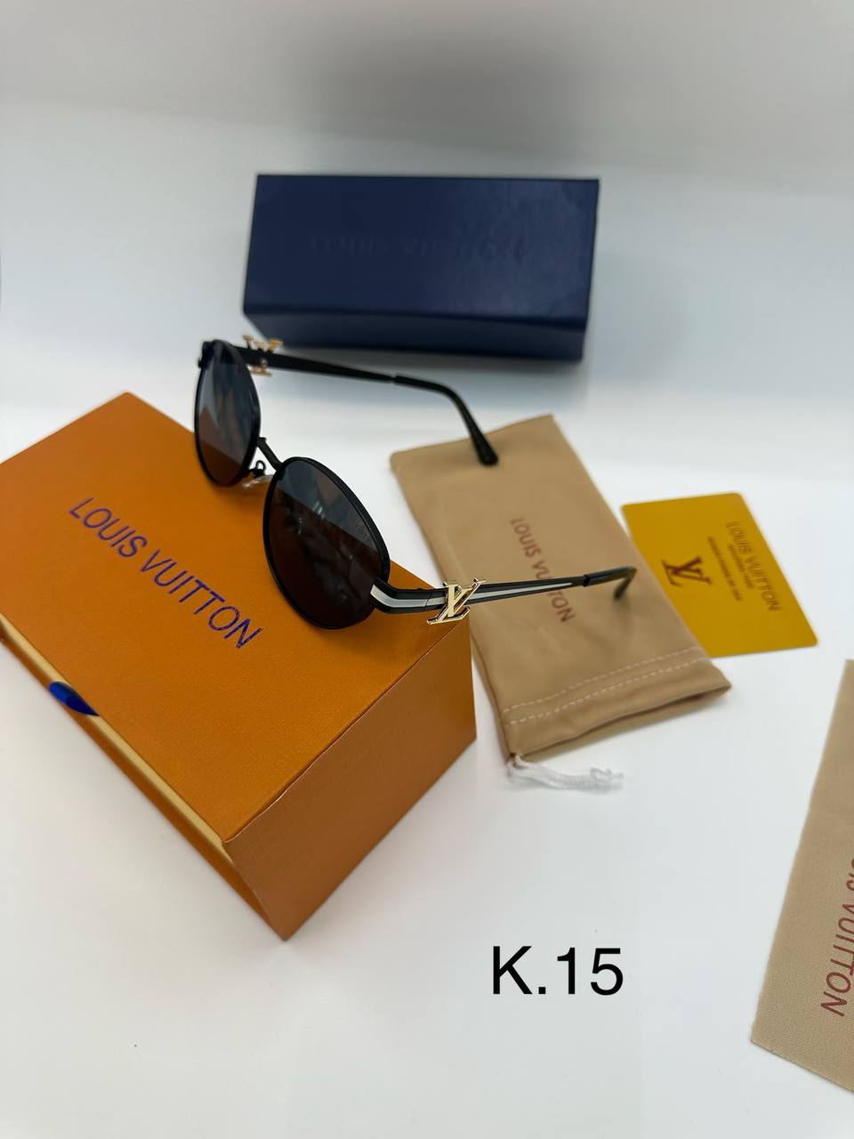 MIU MIU 
Sunglasses 🕶️ 
Copy one 💯
good quality 💯
With original boxes 🗃️ 

55 dhs 


Zain216