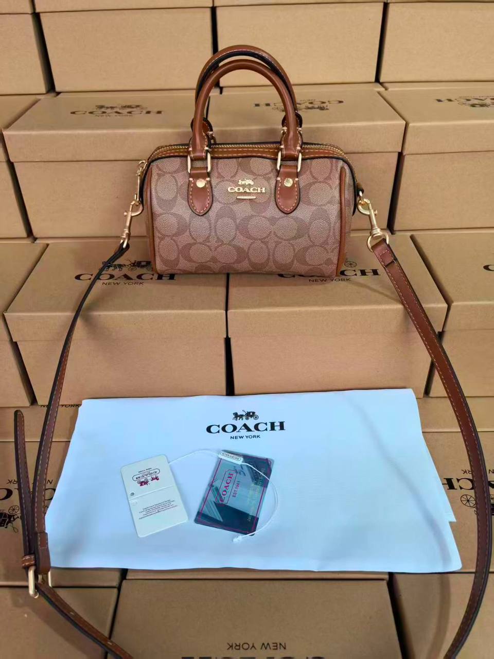 COACH 
110 dhs💓
with box 📦 
Size 20cm👈

Zain161
♥️♥️♥️