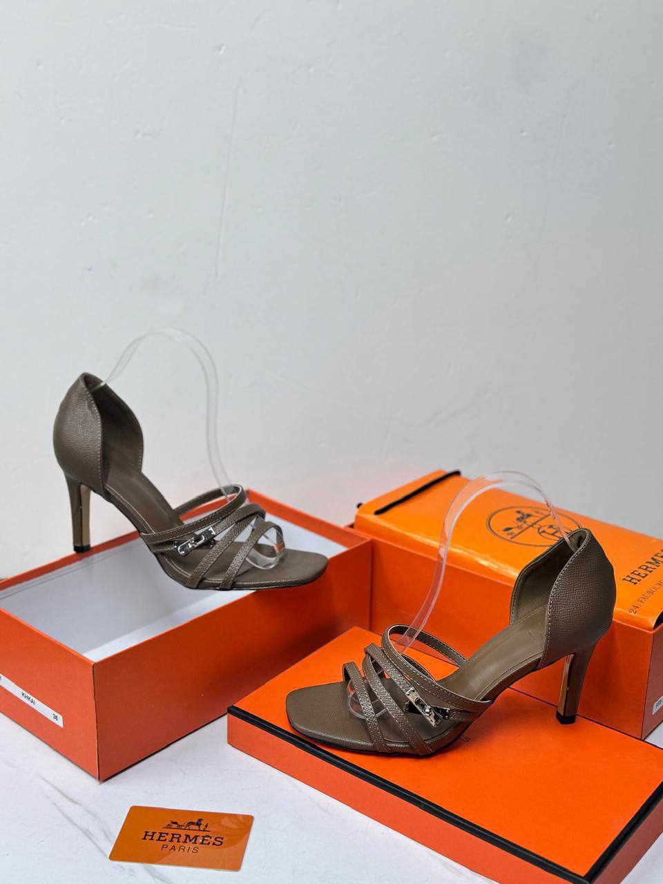 𝐇𝐄𝐑𝐌𝐄𝐒 𝐍𝐄𝐖 𝐒𝐀𝐍𝐃𝐀𝐋 𝟕𝐂𝐌
💯𝙃𝙞𝙜𝙝 𝙌𝙪𝙖𝙡𝙞𝙩𝙮
Size 36-37-38-39-40-41
110 dhs🌺

Zain86
♥️♥️♥️
