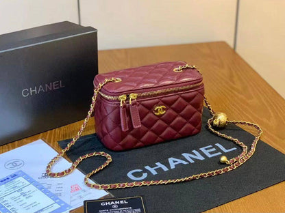 CHANEL  
GOOD QUALITY 
WITH BOX 
100 dhs💓

Zain295
♥️♥️♥️