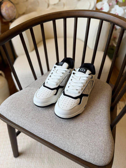 DIOR 
*AAA quality*
*size:40 to 46*
450 dhs🇦🇪🇦🇪

Zain185
♥️♥️♥️