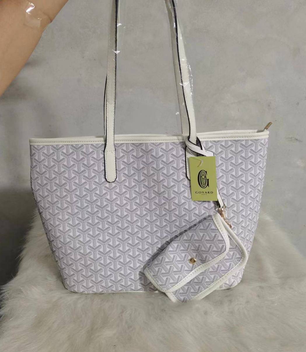 Goyard
70 dhs✅

Zain50
♥️♥️♥️