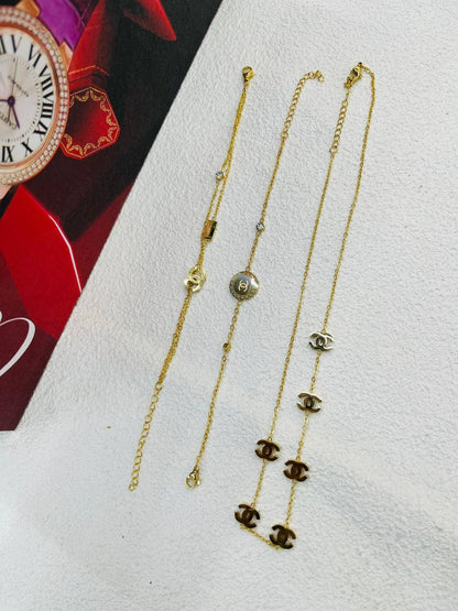 Stainless steel ❤️‍🔥*
Non tarnish 💯
ONE Piece 🦋
With black boxes 📦 
20 dhs💓
With normal boxes 🗃️ 
And paper bag 🛍️
30 dhs💓

Zain216
♥️♥️♥️