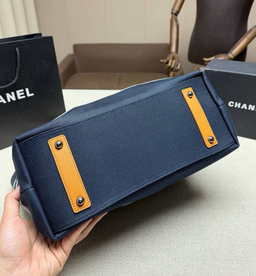 CHANEL 
COPY ONE 
210 dhs✅

Zain39
♥️♥️♥️