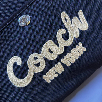 COACH TOTE BAG NEW CAME GOOD QUALITY 
100 dhs✅

Zain295
♥️♥️♥️