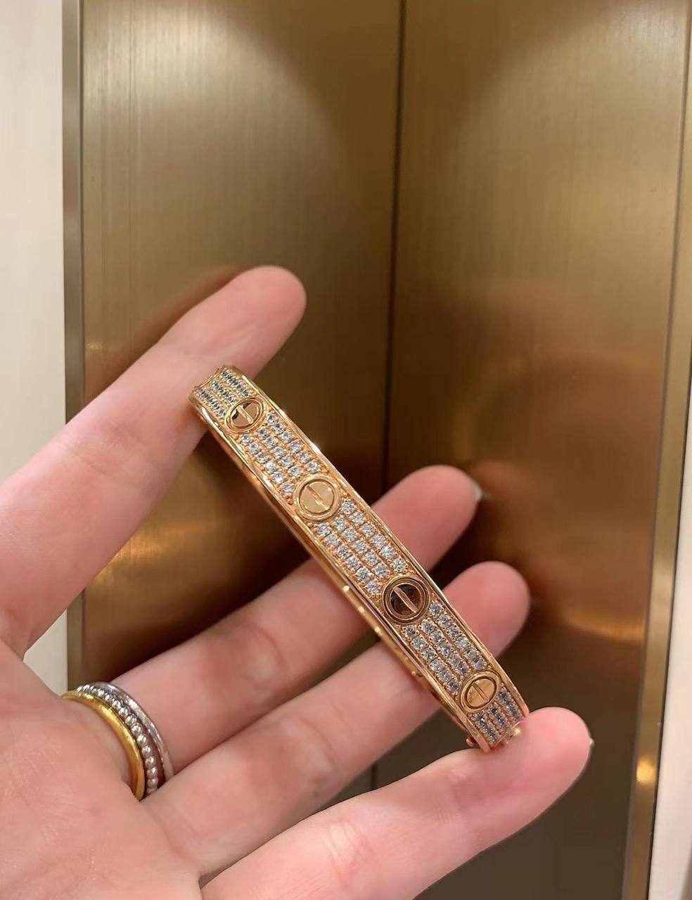 Cartier Bangle* 🍁
      16,17,18,19
Master quality ⚡️

75 dhs❣️
normal box 📦

Zain84
♥️♥️♥️