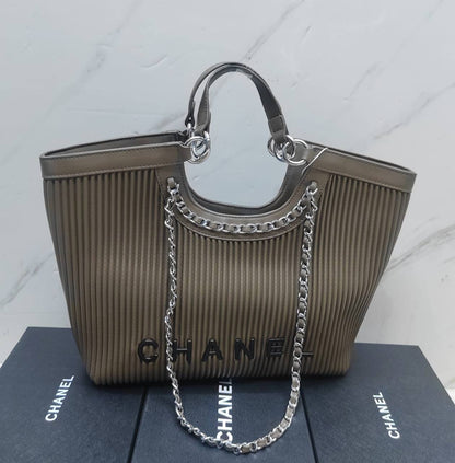 Chanel
110 dhs💓

Zain143
