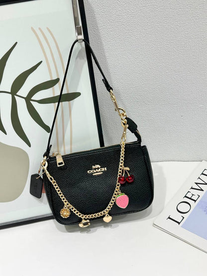 Coach
Best quality
Whith box’s
100 dhs🇦🇪🇦🇪
size 18cm

Zain158
♥️♥️♥️