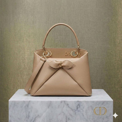 CHRISTIAN DIOR
Cigale Bag front Bow
Calfskin Leather
Gold Hardware
With BOX
Size: 29 cm

 Wʜᴏʟᴇsᴀʟᴇ Pʀɪᴄᴇ : 110 ᴅʜs
Zain239
♥️♥️♥️
