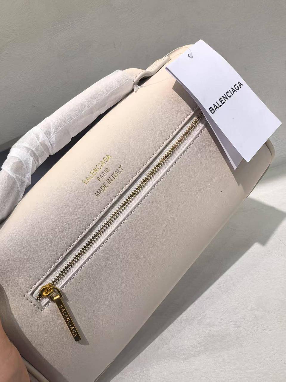 Balennciaga  
120 dhs✅
Size 28cm

Zain161
♥️♥️♥️