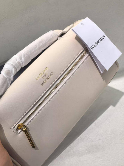 Balennciaga  
120 dhs✅
Size 28cm

Zain161
♥️♥️♥️