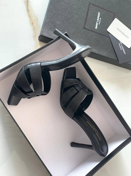 YSL  
AAA master quality 
Size 36……..41
450 dhs✅

Zain180
♥️♥️♥️