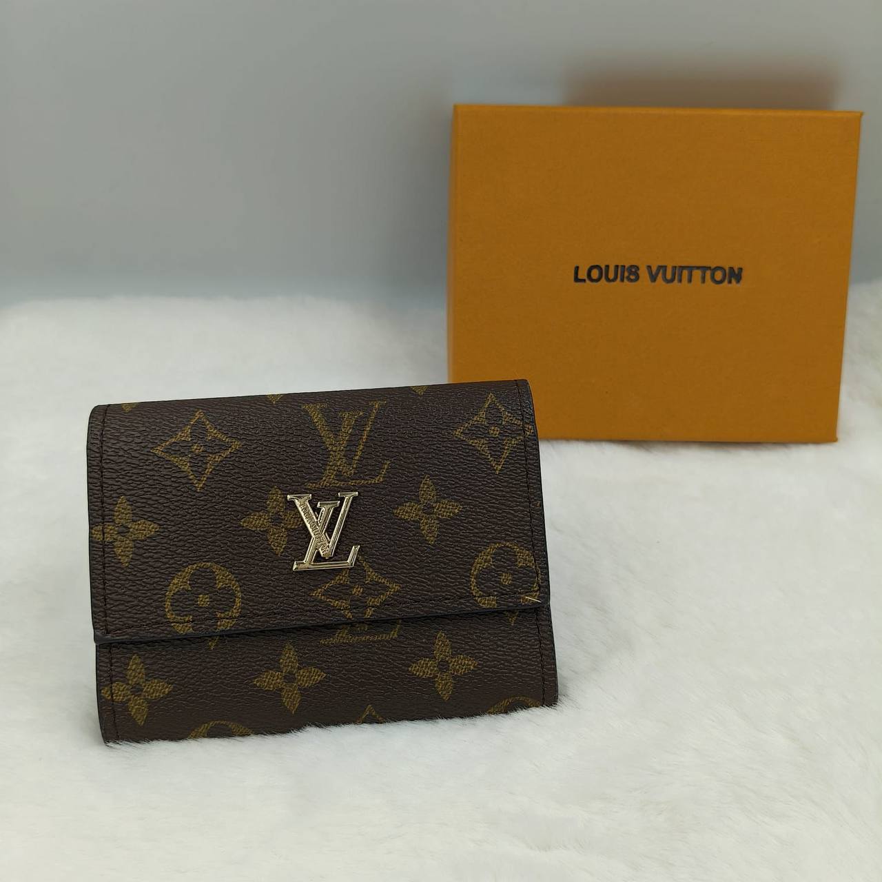 LV wallet
30 dhs🪙💕

Zain40
♥️♥️♥️