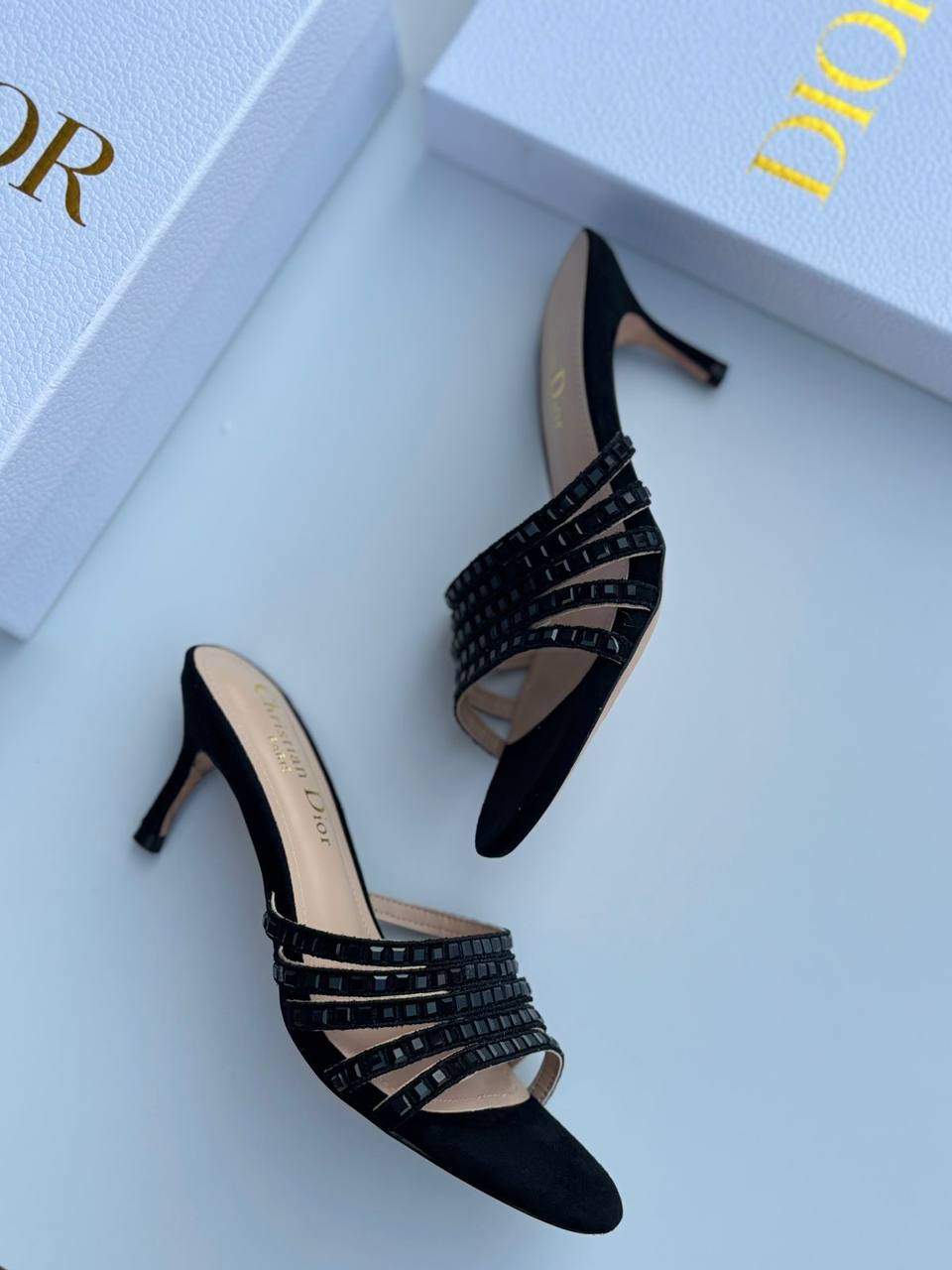 Dior 
120 dhs❤️
Size 36-42

Zain55
♥️♥️♥️